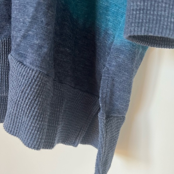 Hummingbird Ombre Oversized Pullover V-Neck - Large - Picture 10 of 10